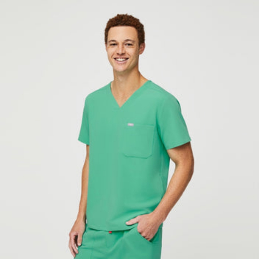BNWT Figs Men's Chisec 3 Pocket Scrubs Top Size XS